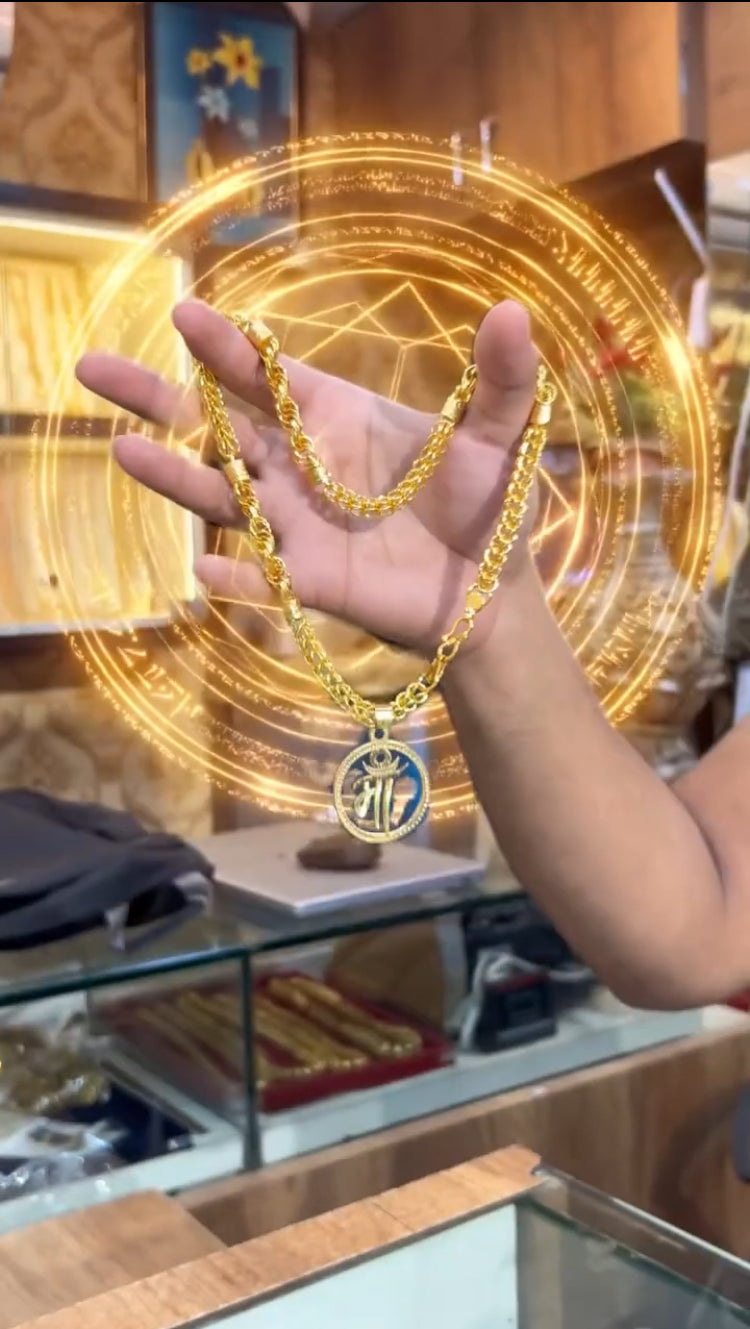 माँ” — वो नाम ही काफी है ❤ जिसे पहन लो गले में… तो हर डर दूर हो जाए 🙏 ✨ Golden माँ Necklace ✨ 💛 Limited stock! Order now 🛍